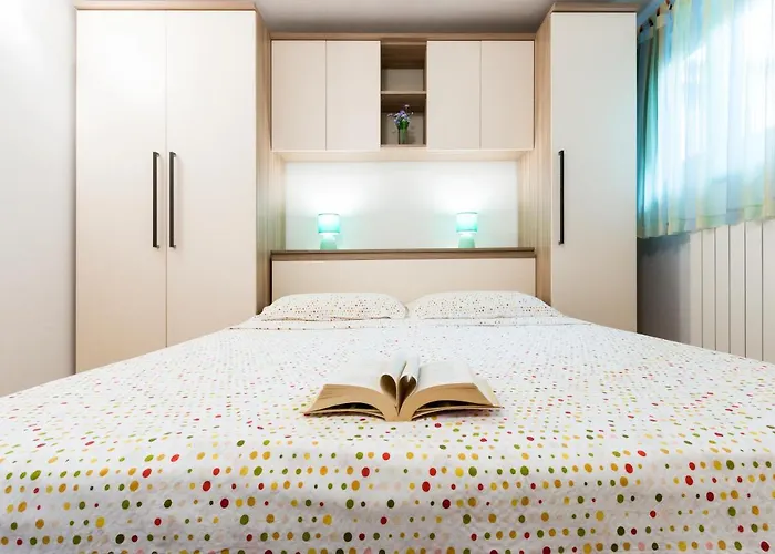 Katarina 아파트 풀라